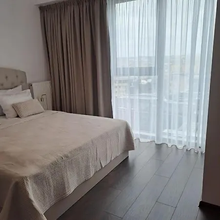 Jbhotels Premium Hanza Tower Apartment 4*